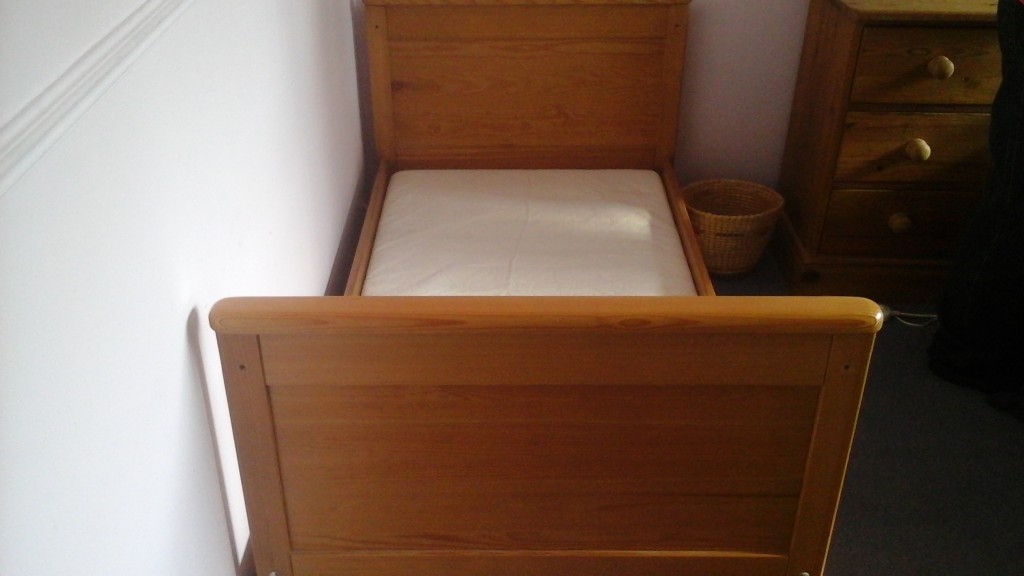 mamas and papas hampton cot bed